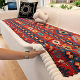 Prošívaný přehoz na pohovku s kilim vzorem